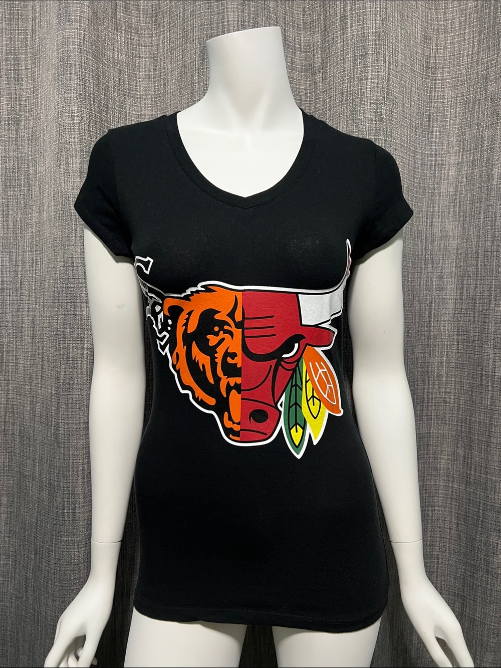 V-Neck Fitted Tee Chicago Teams Mashup Graphic Bears/Blackhawks Bulls Sox Small